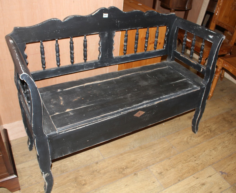 A Continental painted pine box seat settle, W.123cm D.46cm H.92cm